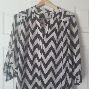 Chevron print cream and black top